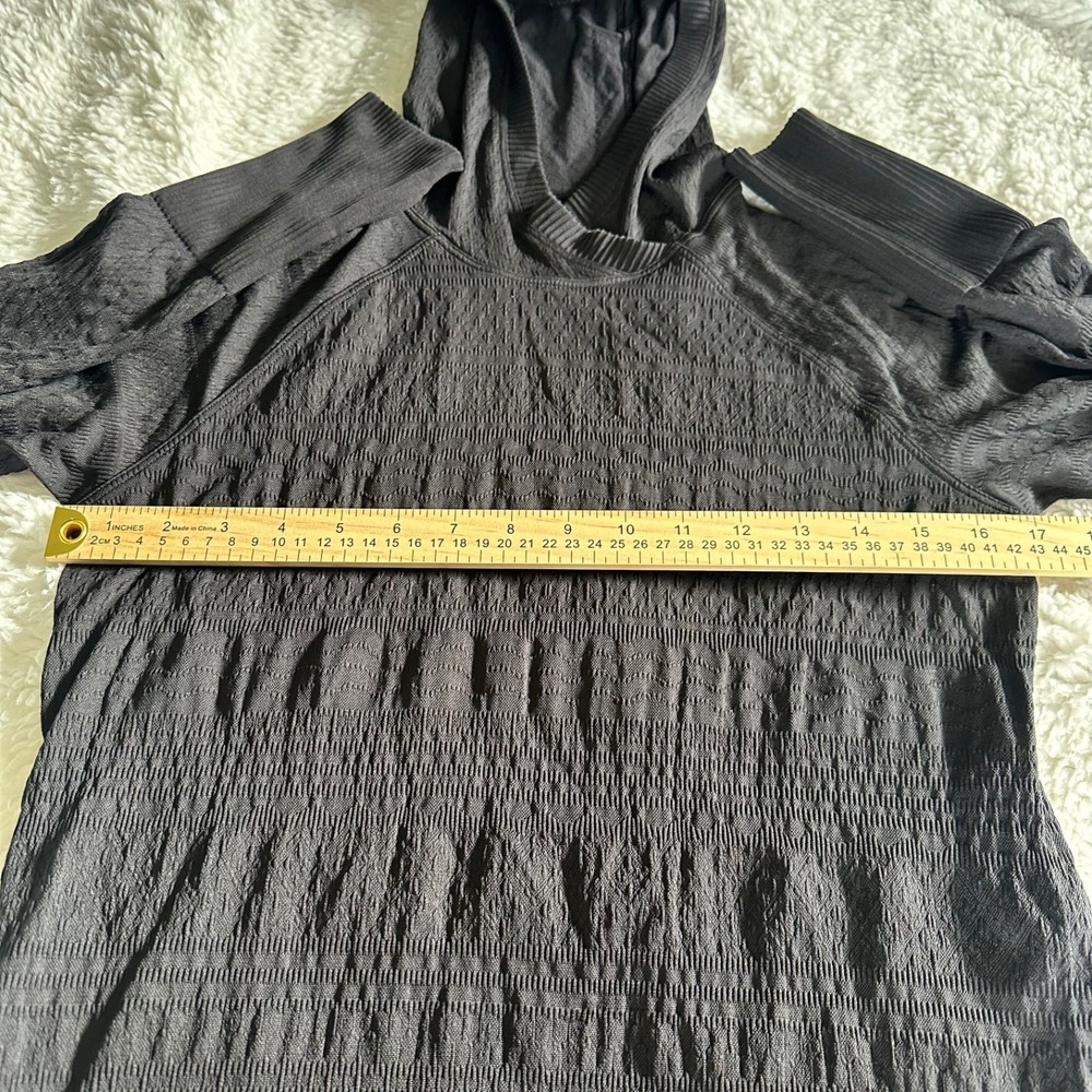 Lululemon Long Sleeve Hoodie Black Textured Knit Seamless - Size 4/6 - Picture 8 of 11